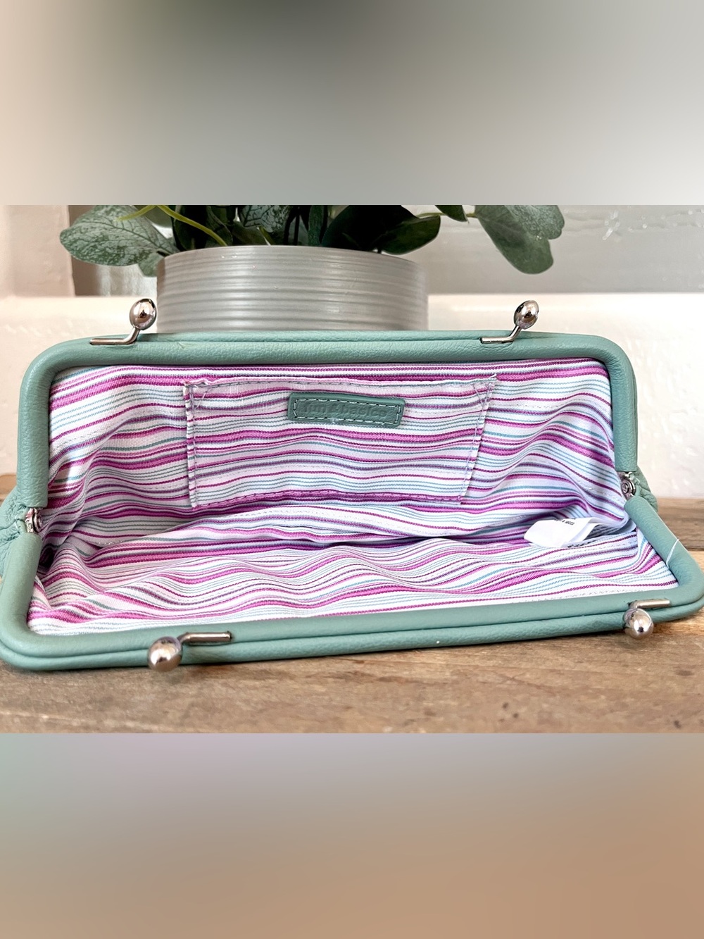 Fun & Basics Mint Green Soft Leather Kiss-Lock Frame Clutch Pouch Bag - Picture 4 of 5